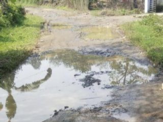 Bukan Sekadar Rusak, Jalan Poros Buyut Mekar Disebut Mirip ‘Kedokan Dadakan’
