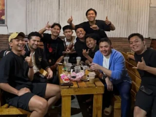 Seskab Teddy nobar final Timnas Futsal bersama warga di Malang  8 Februari 2026 08:52 WIB